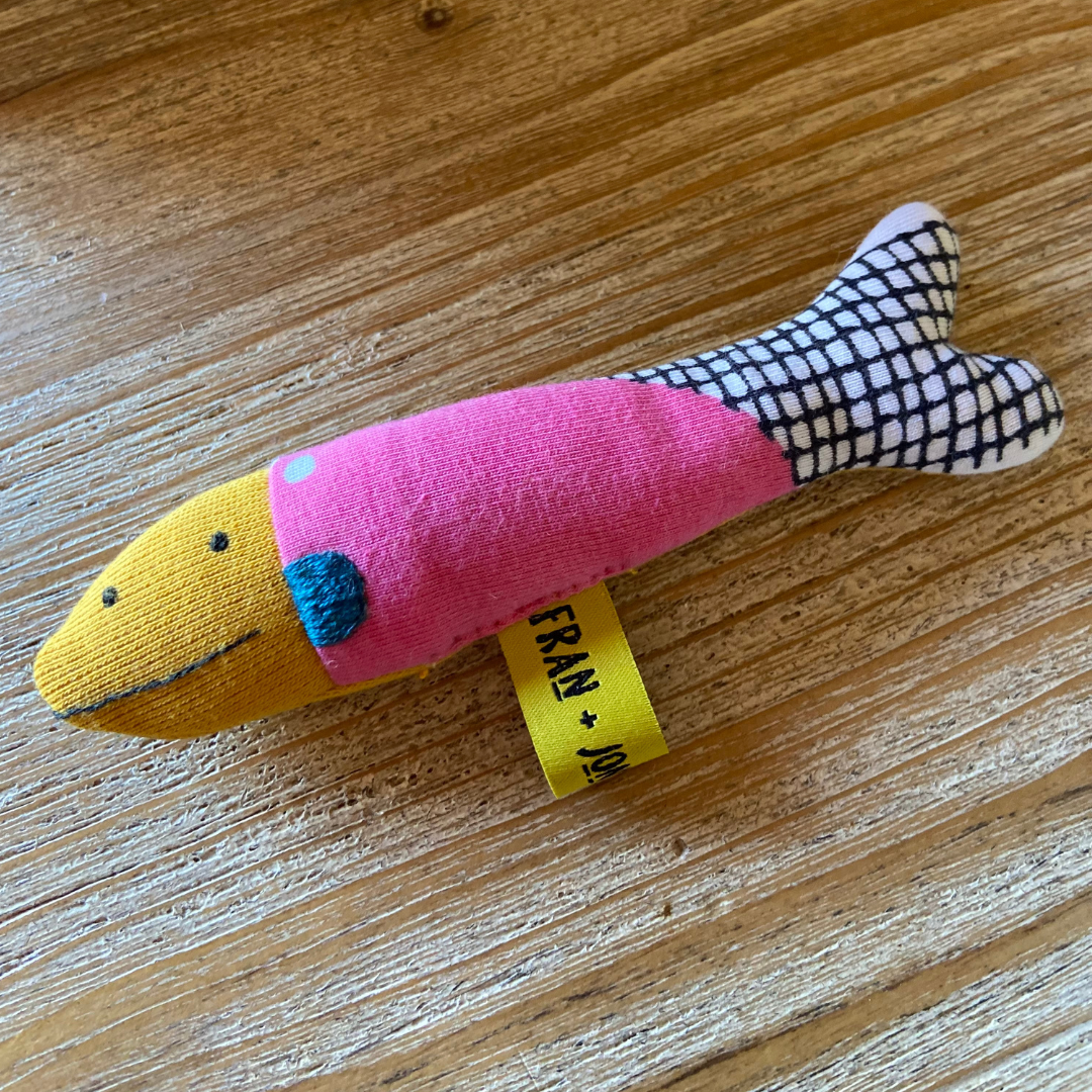 Juguete con hierba gatera - Sardina fucsia